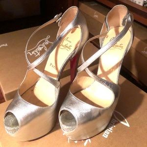 Silver color size 37 beautiful shoes for Party